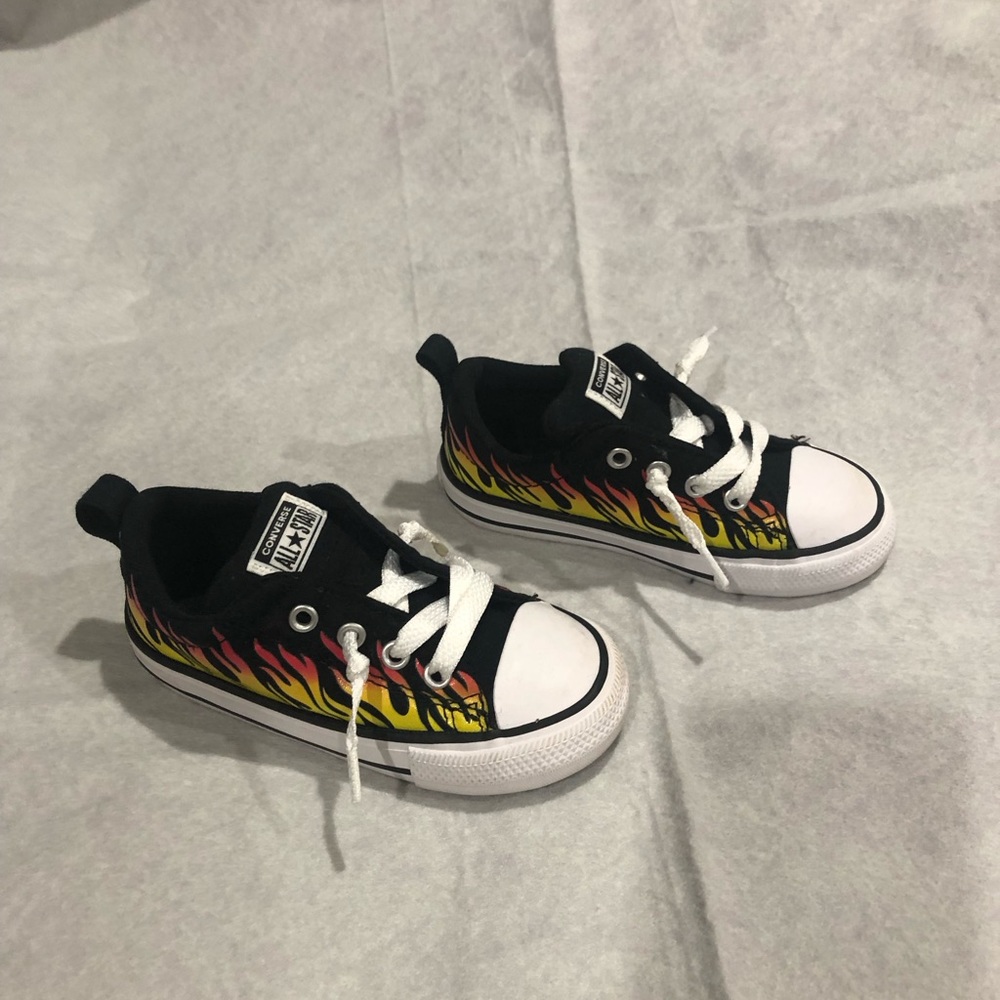 Converse Toddler sneakers size 8